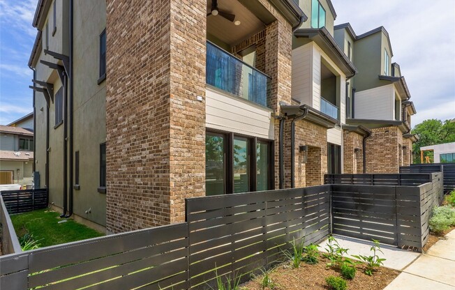 4703 UNITY CIR