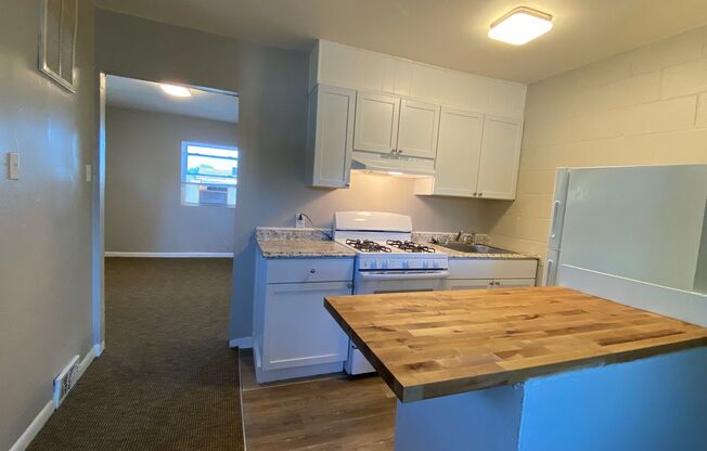 1 bed, 1 bath, 430 sqft, $700, Unit 5