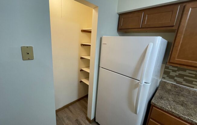 3 beds, 1 bath, 1,040 sqft, $1,695, Unit 3172-304