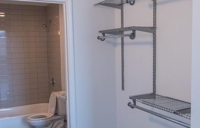 3 beds, 2 baths, $3,725, Unit 301