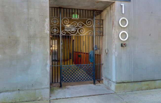 1 Bedroom Industrial Condo in Downtown Charleston