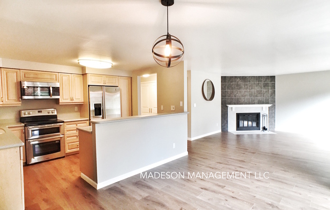 2 beds, 2 baths, $2,595