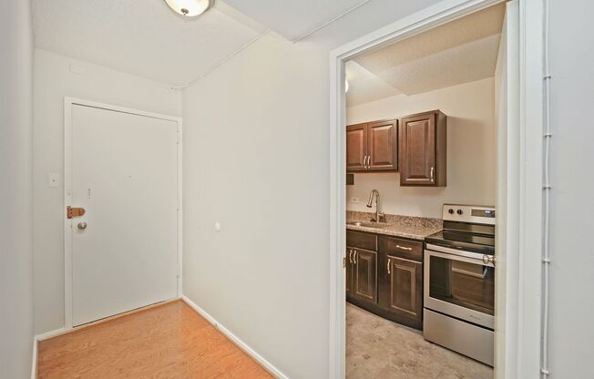 1 bedroom 1 bathroom Condo in Navy Yard!
