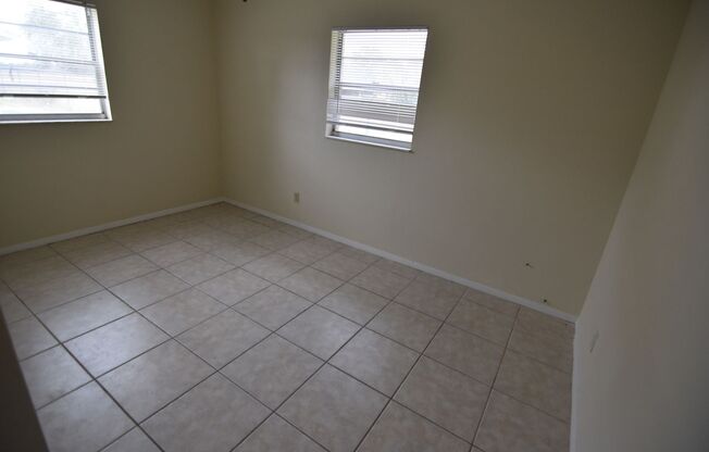 2 beds, 1 bath, $1,100