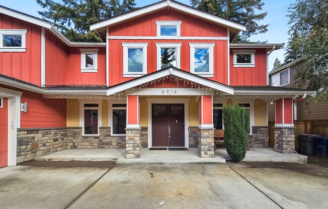 Modern 5-Bedroom Kirkland Home with Solar Savings and Prime Location