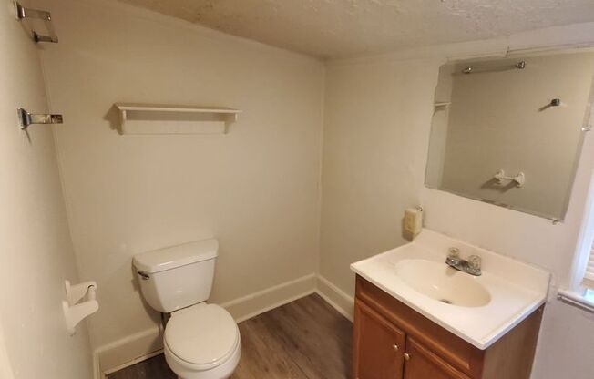 3 beds, 1 bath, $975, Unit 109