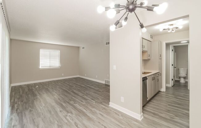 1 bed, 1 bath, 621 sqft, $975, Unit 6400-304