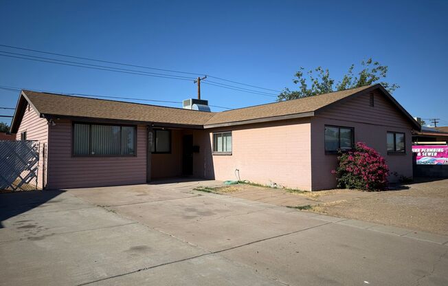 Spacious 5-Bedroom, 3-Bath Home in North Phoenix – Easy Qualify!