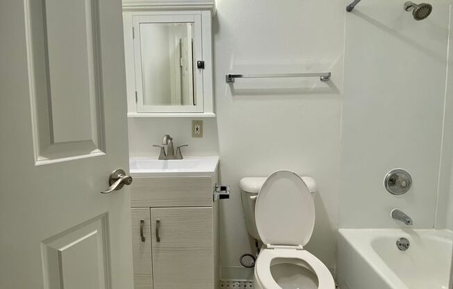 2 beds, 1 bath, 700 sqft, $1,750, Unit 001