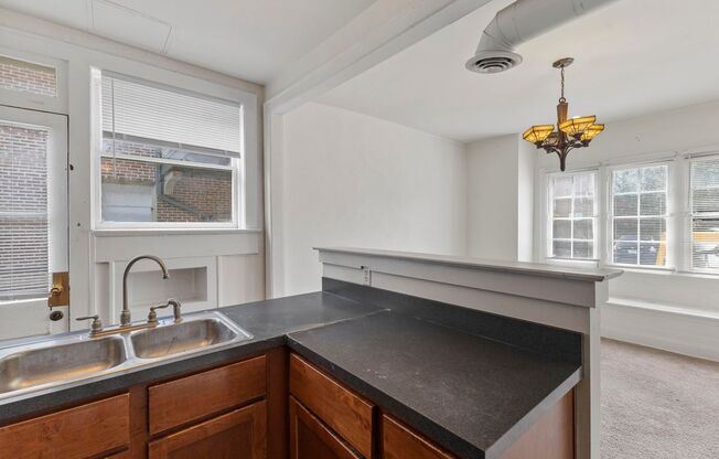 3 beds, 1.5 baths, 1,410 sqft, $1,300, Unit 3