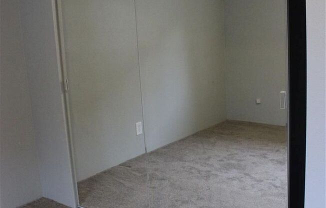 2 beds, 1 bath, $1,900