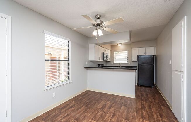 2 beds, 1 bath, 860 sqft, $1,800, Unit 224