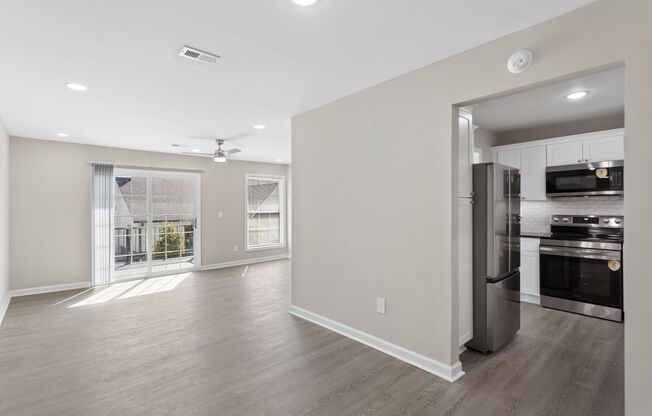 3 beds, 2 baths, 1,300 sqft, $1,900, Unit 121