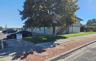 523 W Crest Dr