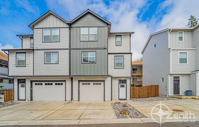 3 Bedroom Mt. Vista Townhouse with Media Cave/Bonus Room! Modern Finishes Throughout! Garage with EV Charging Included! Conveniently Located with Easy Access to I-5 and I-205! Walking Distance from WSU Vancouver! Available Early June!