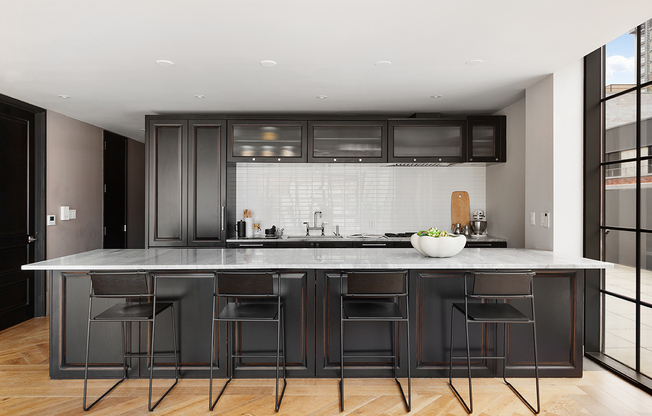 4 beds, 4.5 baths, 3,016 sqft, $25,000, Unit PHE