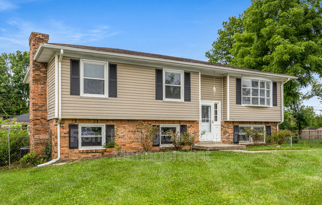 315 S EAGLE CRK DR