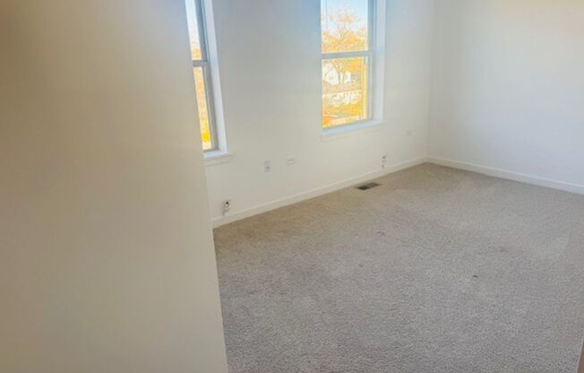 2 beds, 1.5 baths, 1,730 sqft, $2,595, Unit 4832 157th Street