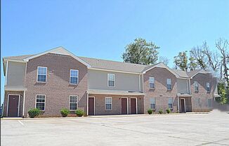 2 beds, 1.5 baths, $995, Unit 772-D Cherrybark Lane