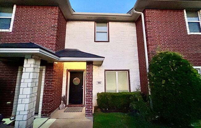 January Move In! Large 2 Bed, 2.5 Bath Condo Centrally Located