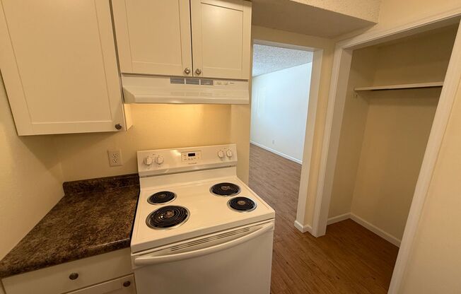 2 beds, 1 bath, 705 sqft, $765, Unit 837-Unit 2