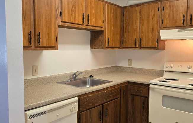 1 bed, 1 bath, 745 sqft, $1,050, Unit 5852 Shoreland Trail