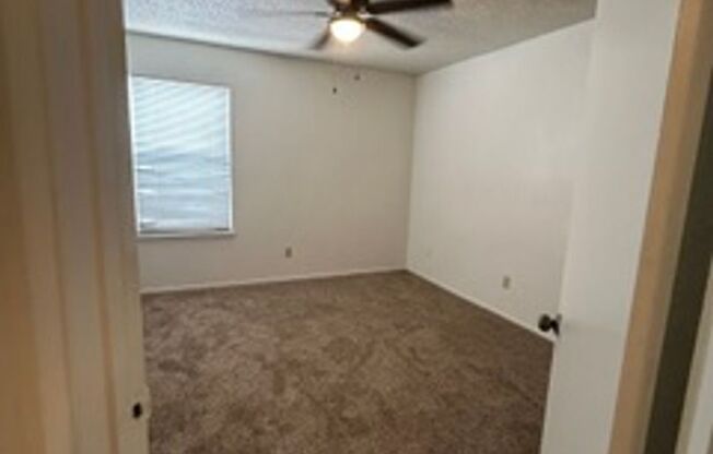 2 beds, 1.5 baths, 1,055 sqft, $930, Unit 0601