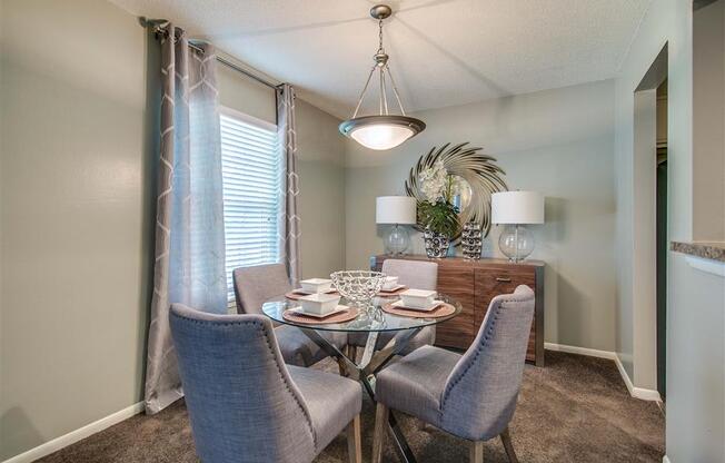 Dining Room at London House Apartments, Lenexa, KS