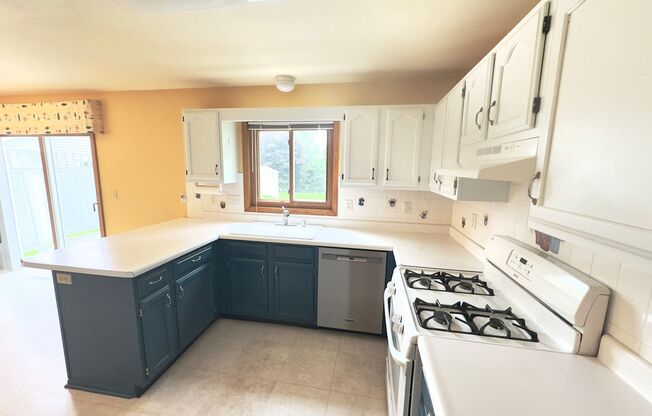 3 Bed, 2.5 Bath Single Family Home - 2506 Scenic Ridge Drive, Madison, WI 53719
