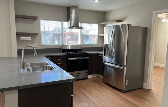 2 beds, 1 bath, $2,745, Unit 115 E Pine St