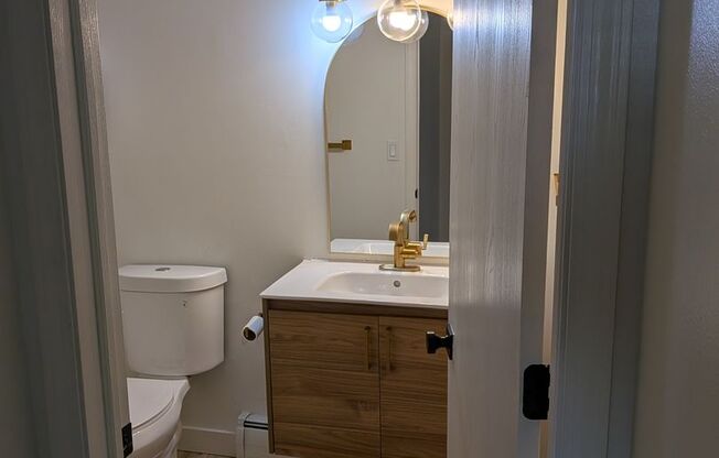 2 beds, 1 bath, 900 sqft, $1,350, Unit Unit 207