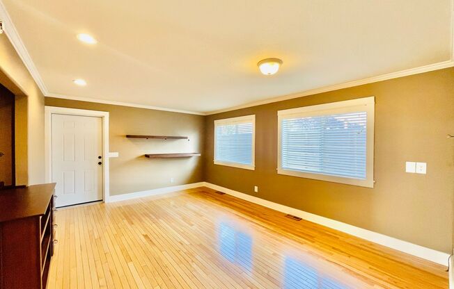 5 beds, 3.5 baths, $3,900