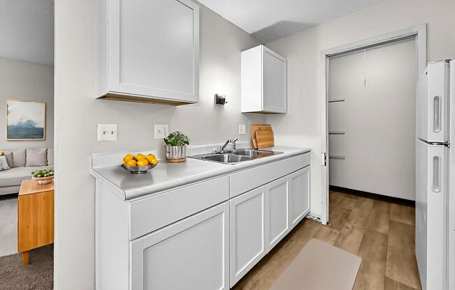 1 bed, 1 bath, 700 sqft, $760, Unit 4530-27