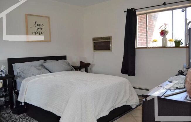 Great 2-bed with Pool!  Ht + HW Incl., 2 Parking Spots Included.  Cat Friendly