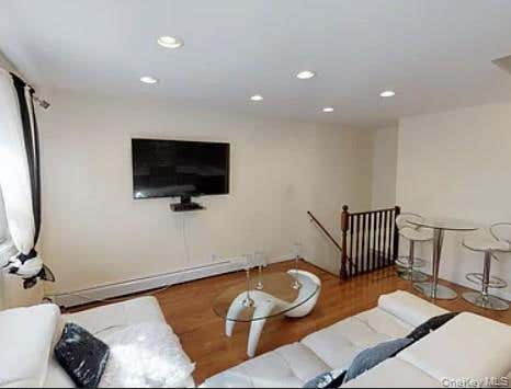 13843 SPRINGFIELD BLVD