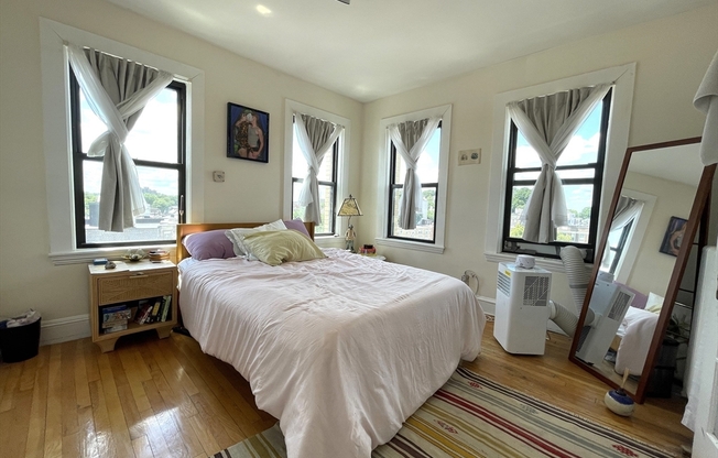 2 beds, 1 bath, 880 sqft, $2,900, Unit 51
