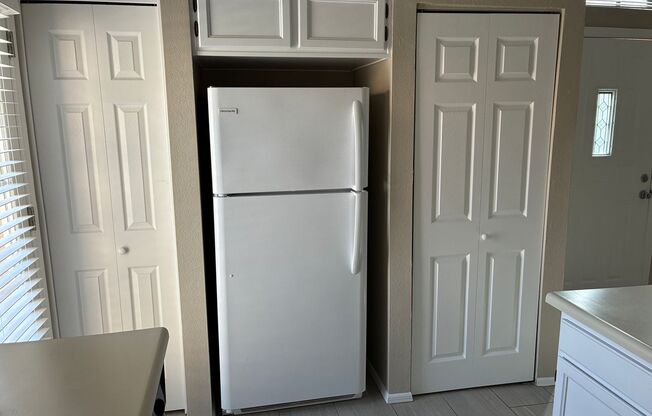 2 beds, 1 bath, $1,495, Unit #1043