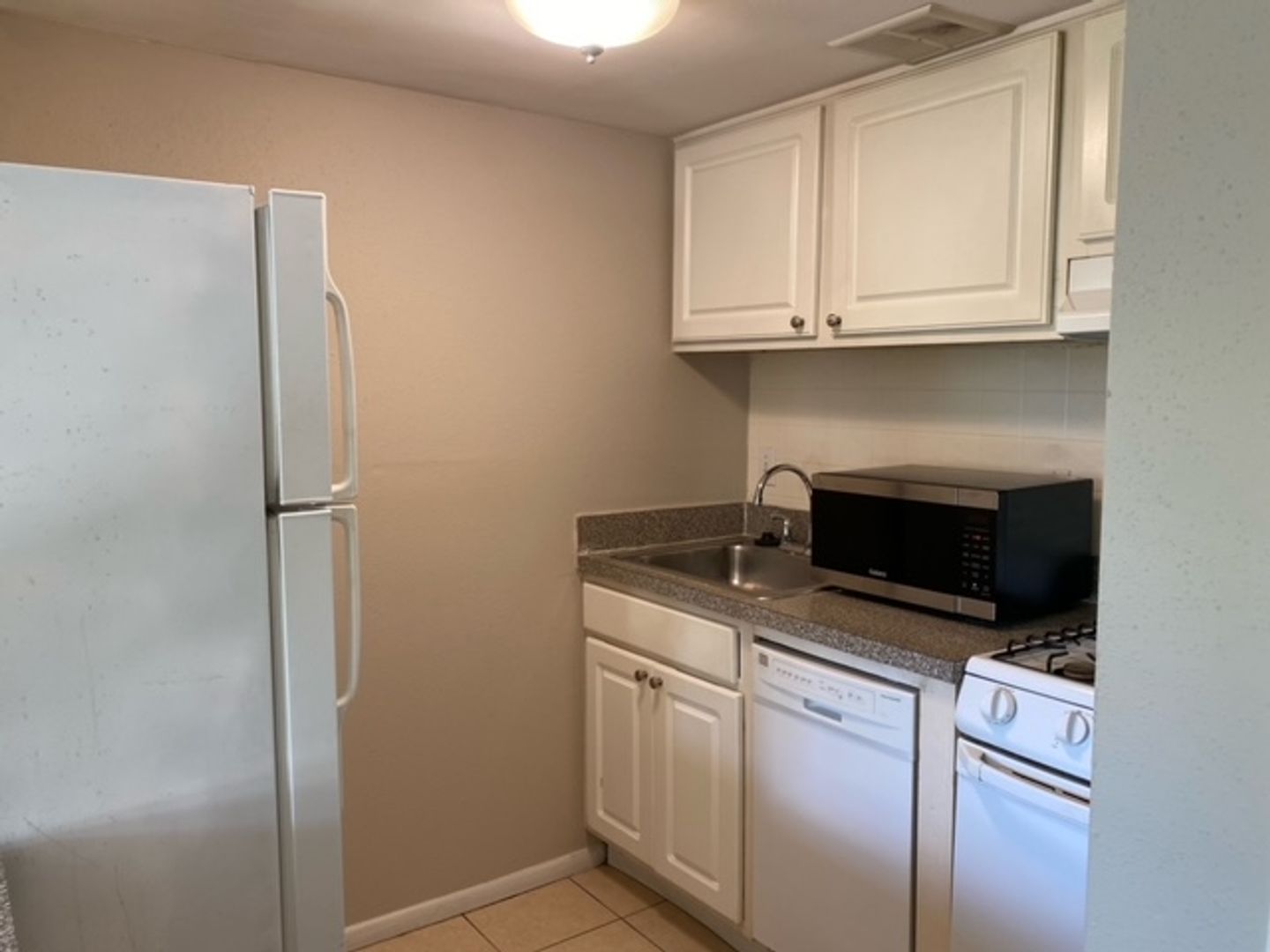 Charming 1-Bedroom Condo in Altamonte Springs with New Flooring