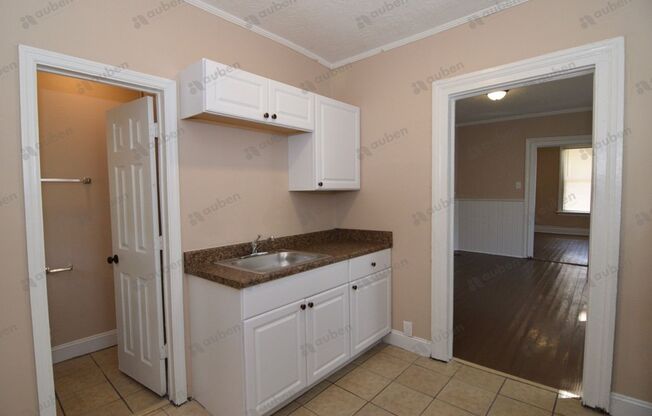 1 bed, 1 bath, $800, Unit Apt. A