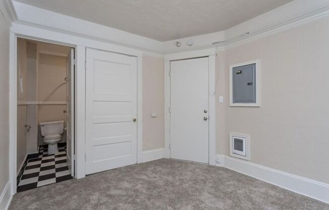 Studio, 1 bath, 215 sqft, $800, Unit 409