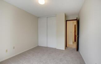 Silver Lake Apartments in New Brighton, MN Bedroom