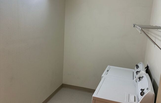 2 beds, 2 baths, 1,000 sqft, $1,250, Unit 214