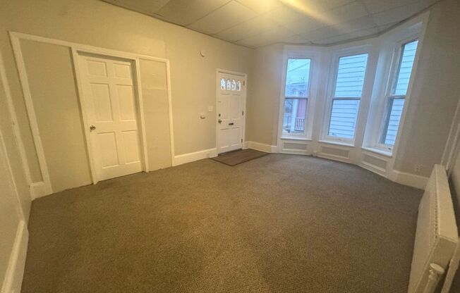 2 beds, 1 bath, $1,350, Unit 228 N 3rd Street Apt 1