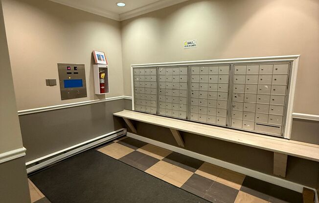 Welcome to 732 W. Bittersweet Pl.!!!