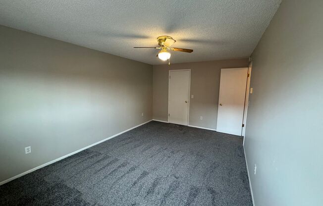 2 beds, 1 bath, 895 sqft, $1,050, Unit 1808 - 5