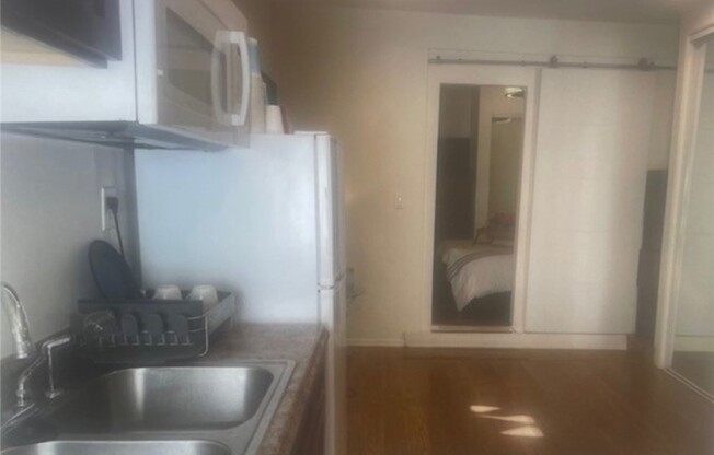 1 bed, 1 bath, 450 sqft, $1,950