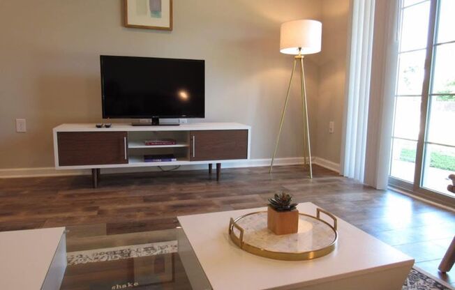 1 bed, 1 bath, 700 sqft, $980, Unit A 210