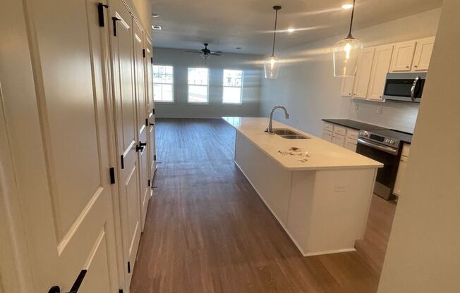 1 bed, 1 bath, 859 sqft, $1,600, Unit B203