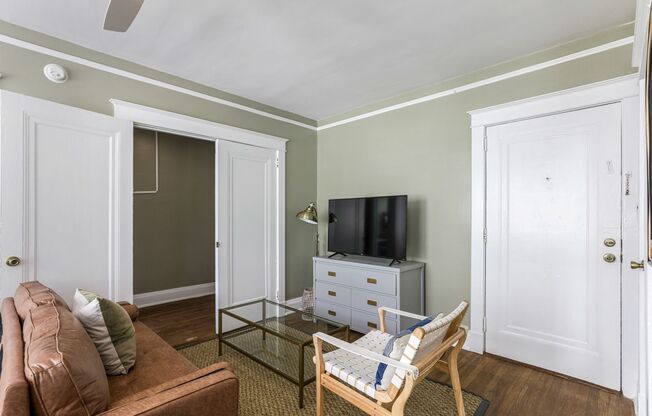 Fully furnished studio apartment!!