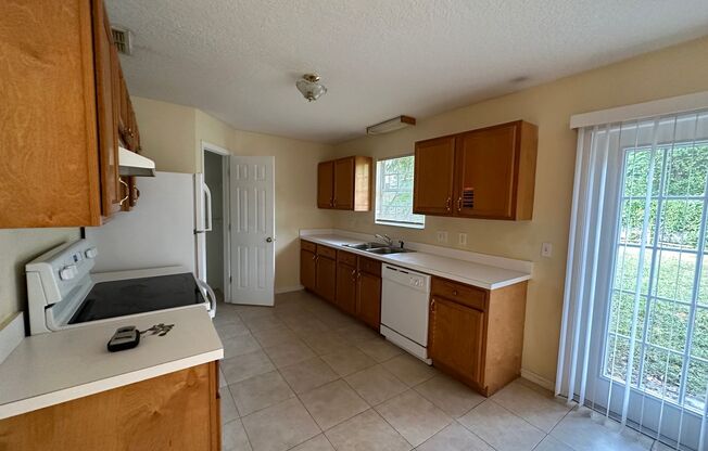 3 beds, 2 baths, $1,725